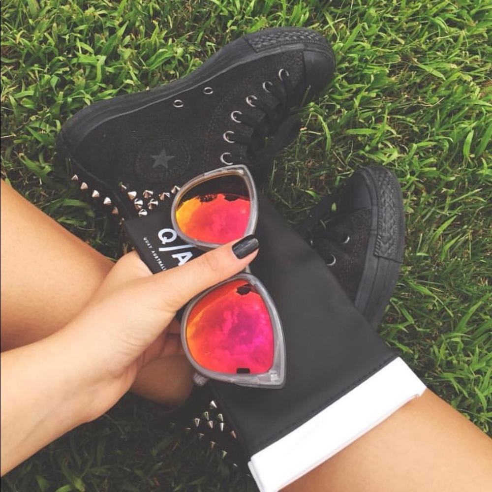 Previously loved Quay sunnies in great condition.